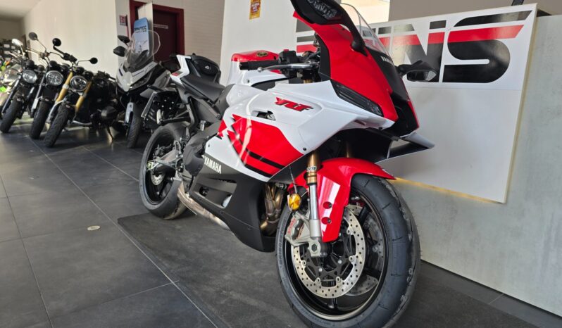 
								Yamaha YZF R9 70th Anniversary _ Permutiamo full									