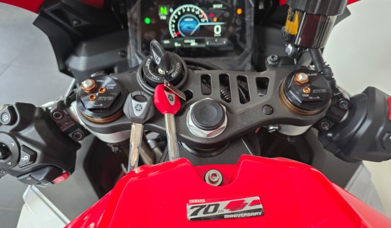 
								Yamaha YZF R9 70th Anniversary _ Permutiamo full									